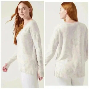 Athleta Coaster Luxe v-neck sweatshirt in agate paisley cream